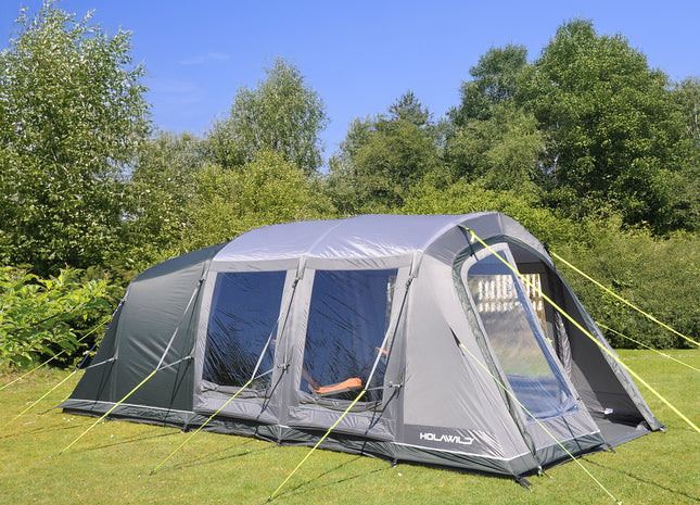 Holawild Epping 4.0 on grass-side on